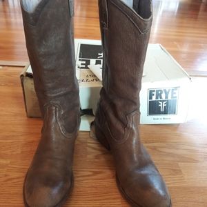 MOVING OUT SALE- Vintage Frye carson pull on boot